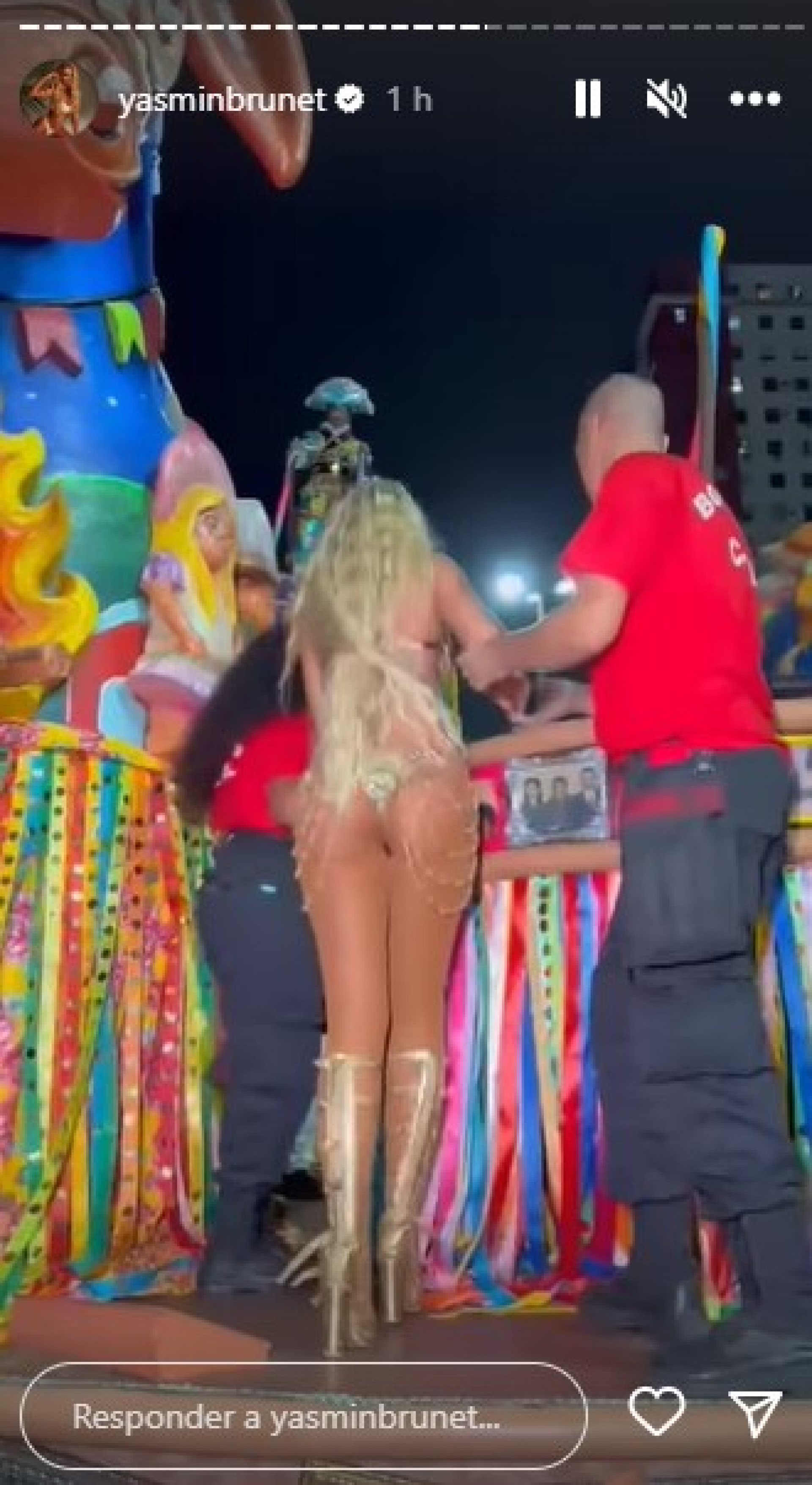 Yasmin Brunet usa Instagram para desabafar sobre desfile com a Grande Rio - Reprodução Internet