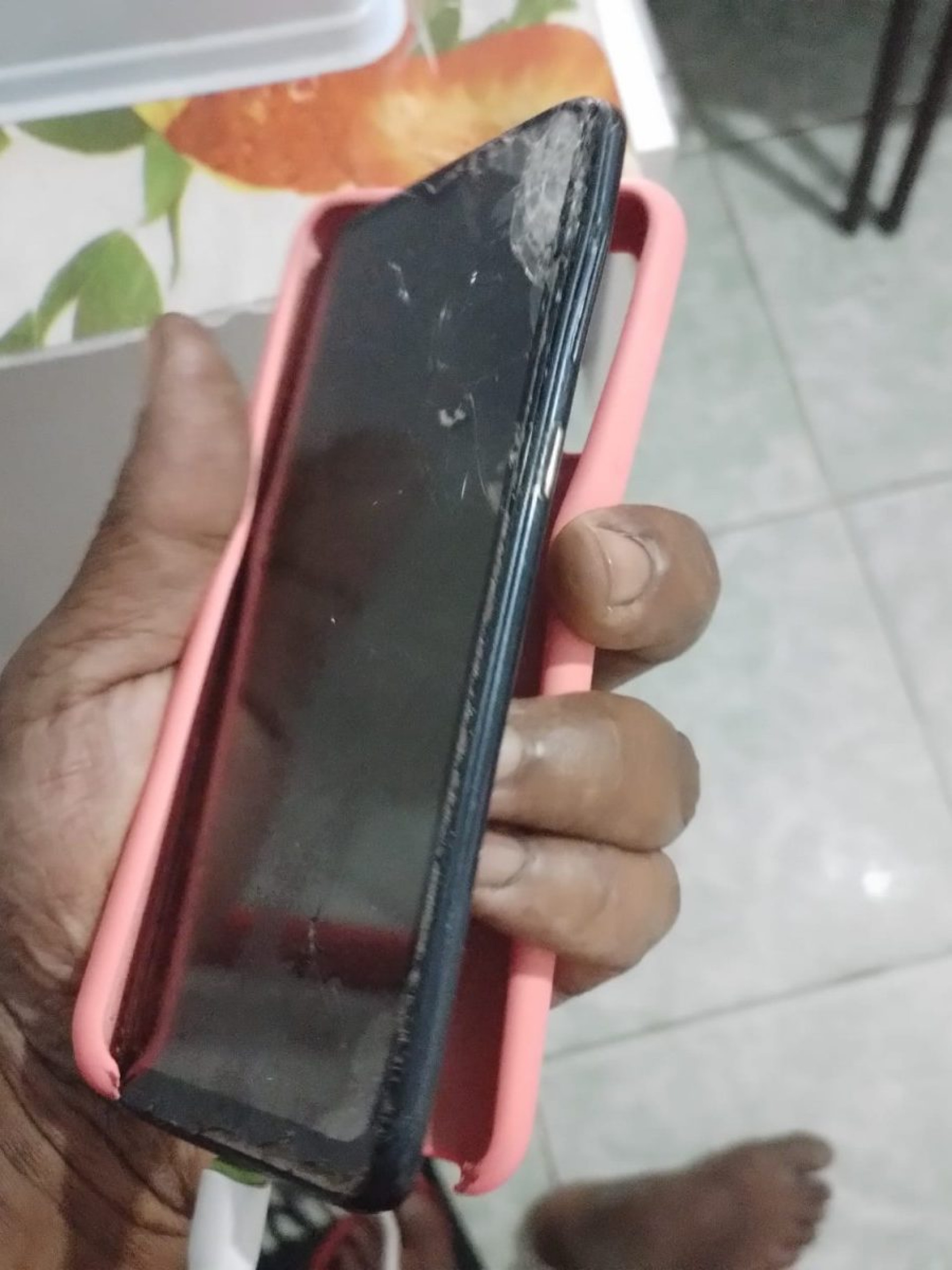 Celular ficou destru&iacute;do - Letycia Rocha (RC24h)