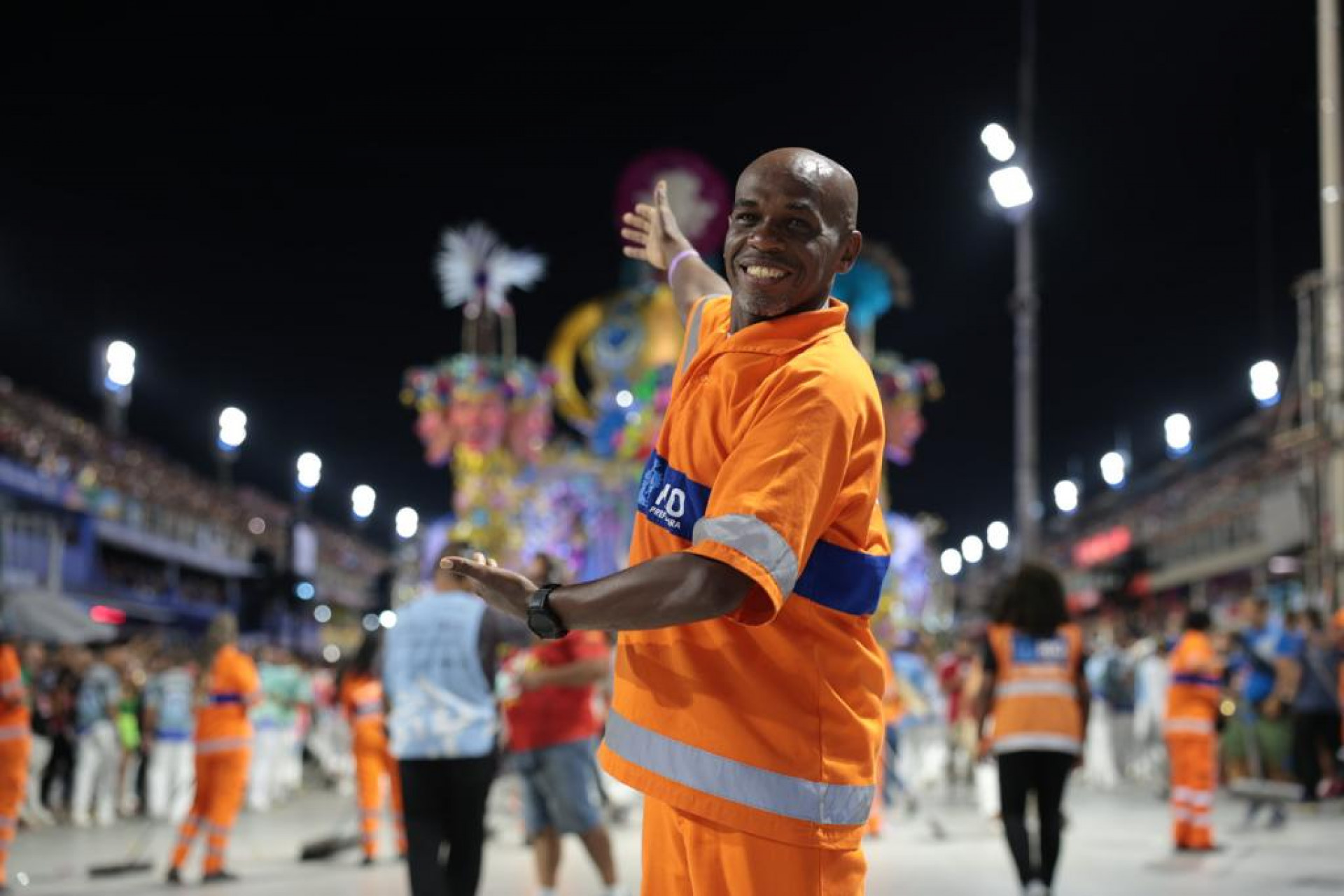 Renato Sorisso aproveita Carnaval carioca na Sapucaí - Comlurb / Divulgação 