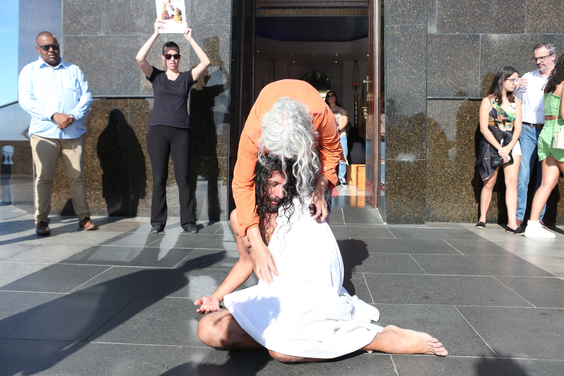Encena&ccedil;&atilde;o da Paix&atilde;o de Cristo no Cristo Redentor. Na foto, Margarita Zulma Cardozo, m&atilde;e de Pablo Romero Cardozo: Maria e Jesus - Cleber Mendes/ Ag&ecirc;ncia O Dia