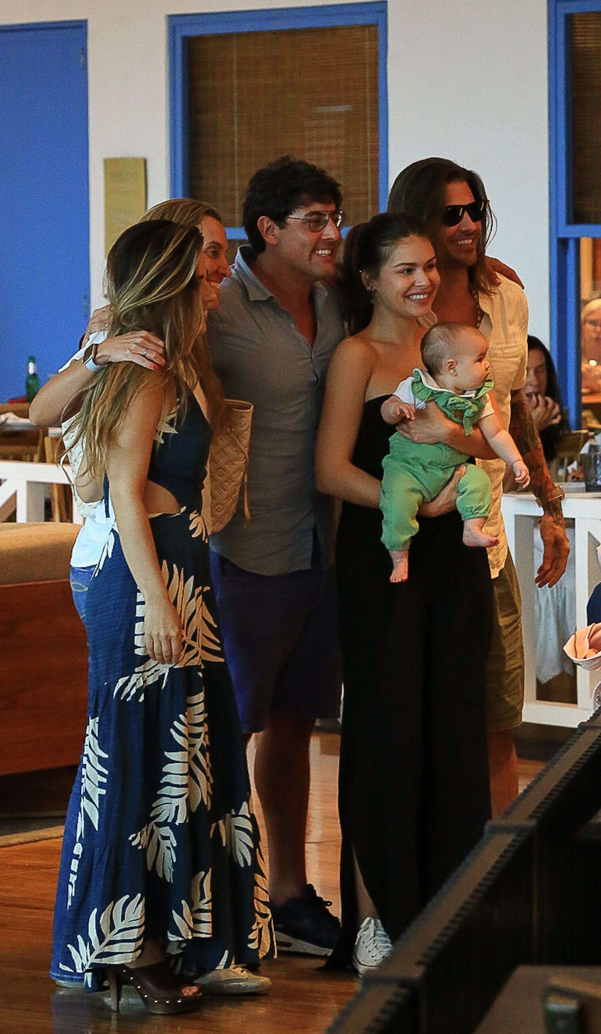 Bruno de Luca com a noiva, Stéfany Vidal, e a filha do casal, Aurora, ao lado de Wanessa Camargo e Dado Dolabella - Edson Aipim / Ag. News