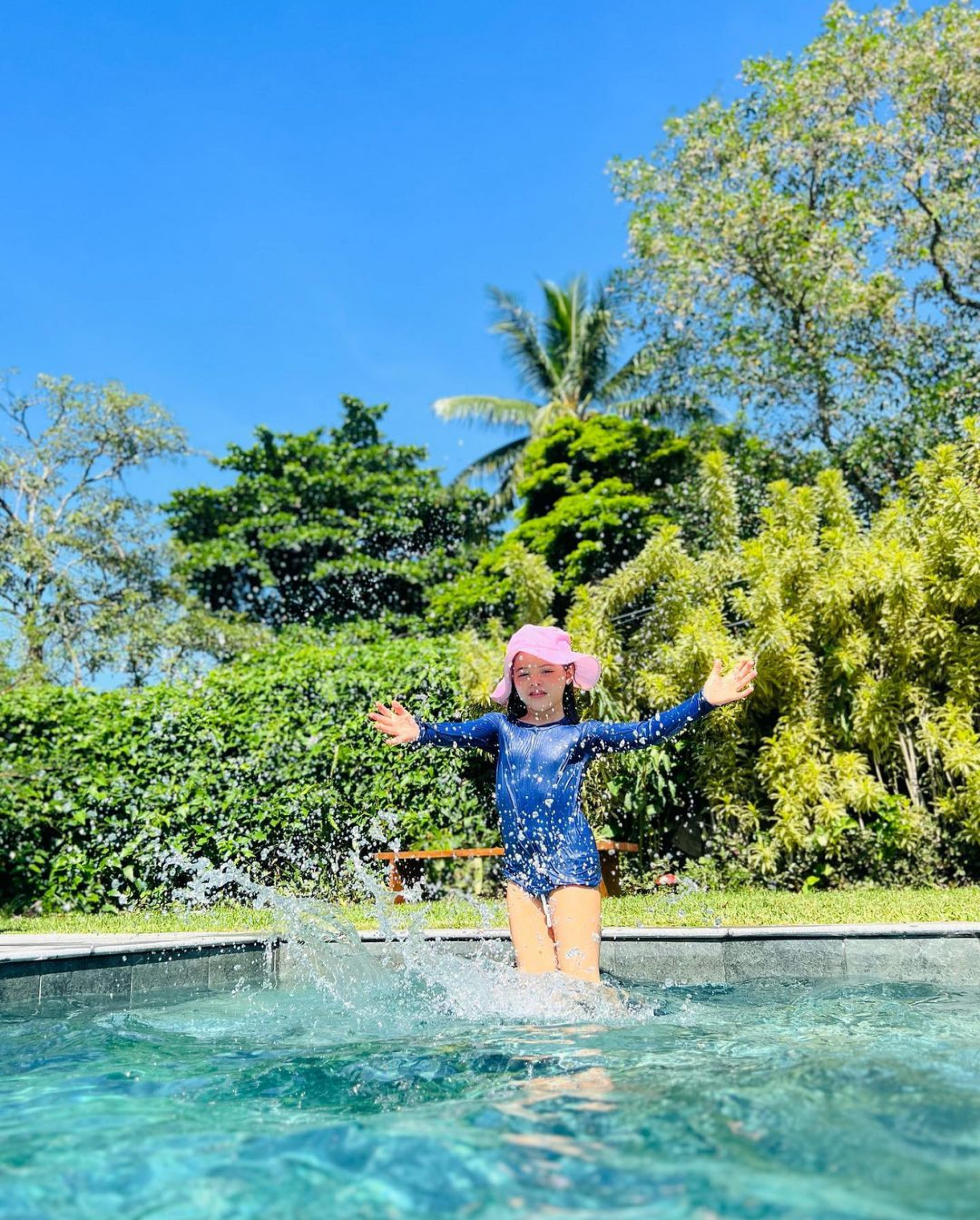 José Loreto aproveita dia ensolarado ao lado da filha - Reprodução Internet