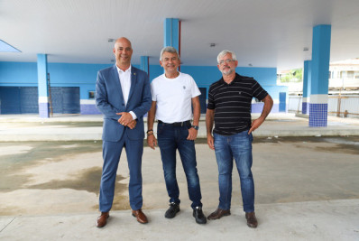 Prefeito Dr. João visita obras em andamento na cidade