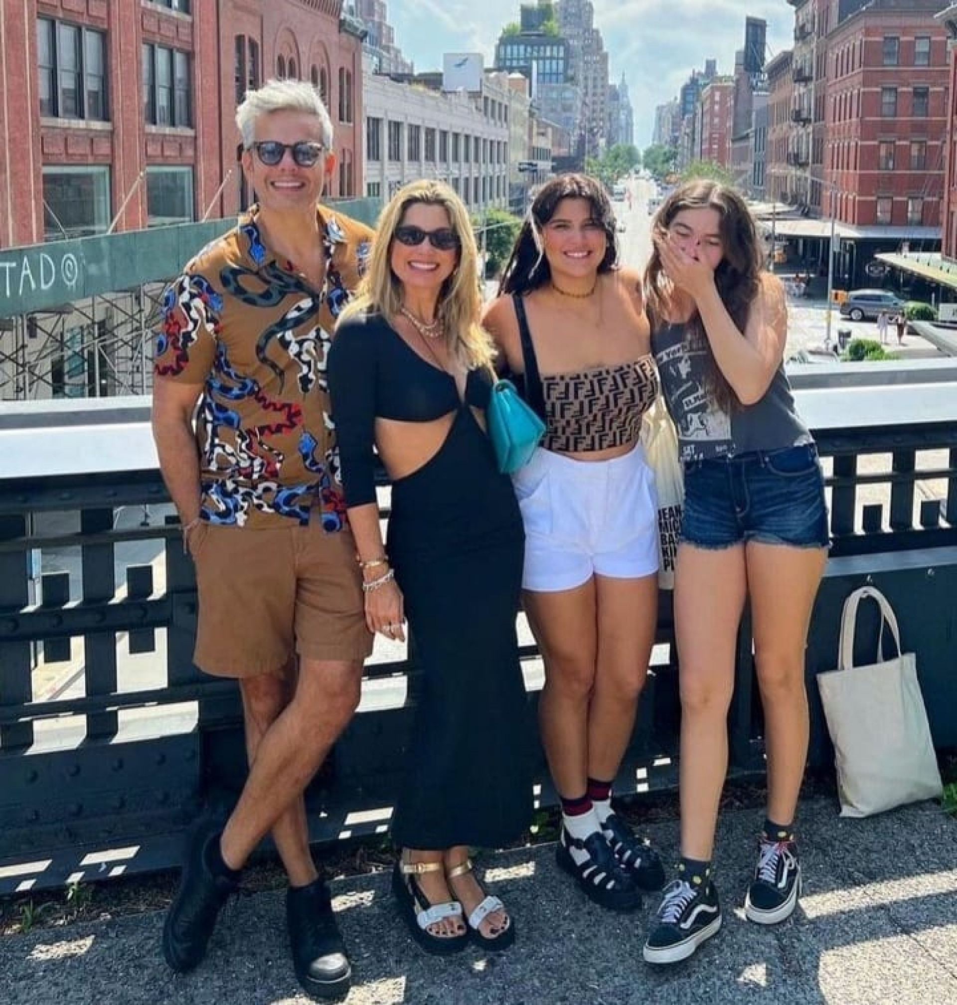 Otaviano Costa e Flávia Alessandra com as filhas  - Reprodução/Instagram
