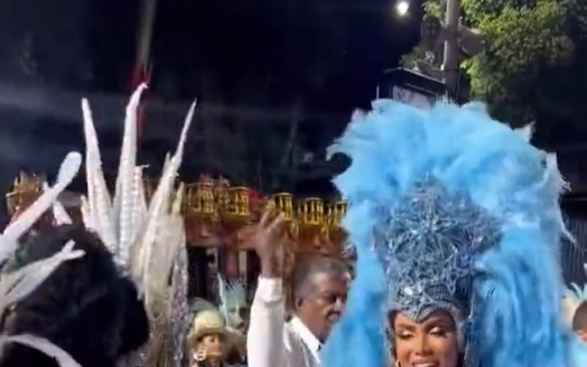 Anitta grava clipe na Marquês de Sapucaí