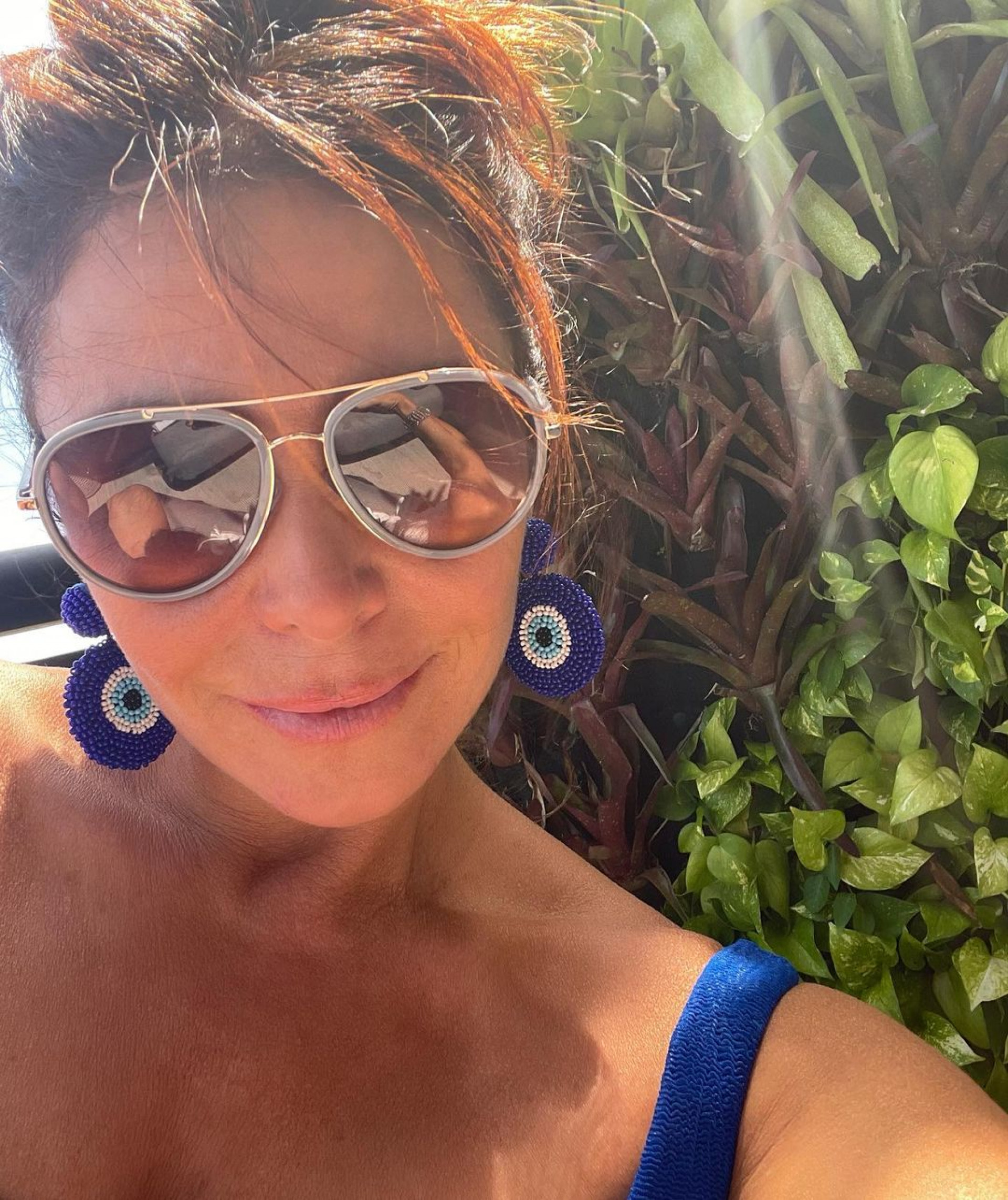 Giovanna Antonelli aproveita dia ensolarado com biquíni azul - Reprodução Internet