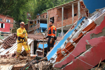 Bombeiros encontram última pessoa desaparecida em São Sebastião; mortos vão a 65