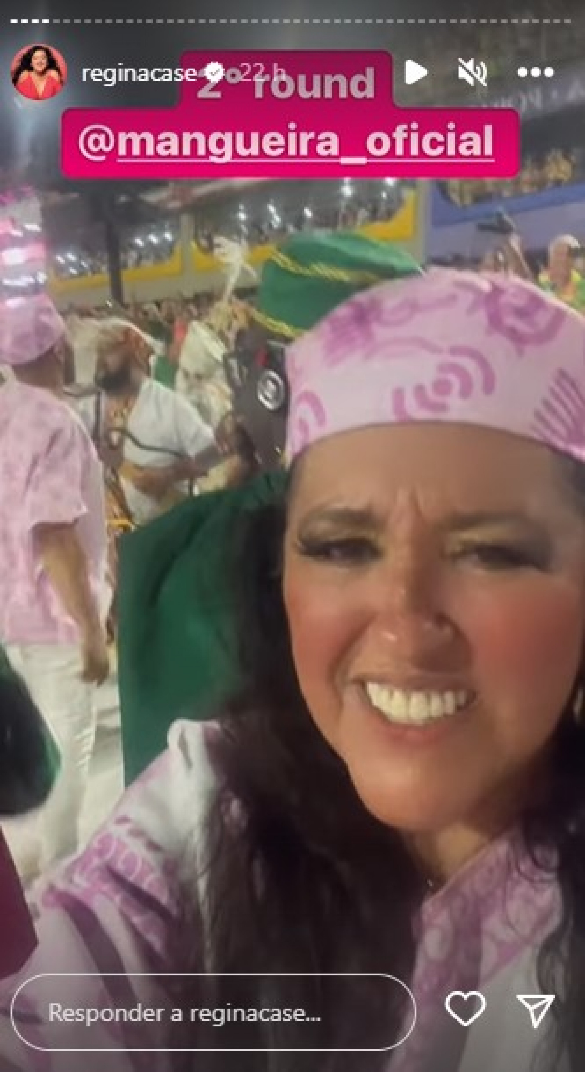 Regina Casé desfila na Sapucaí três vezes em seu aniversário e ganha bolo de celebração - Reprodução Internet