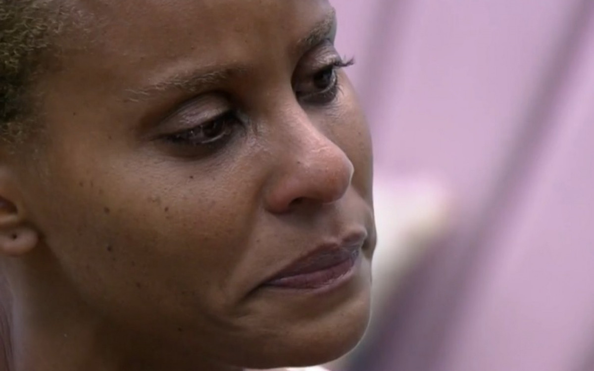  Aline conversa com Sarah ap&oacute;s forma&ccedil;&atilde;o do pared&atilde;o