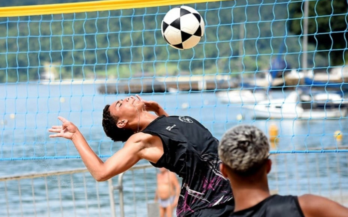 Duplas de Angra são destaques no 1º Torneio de Futevôlei na Praia Grande.