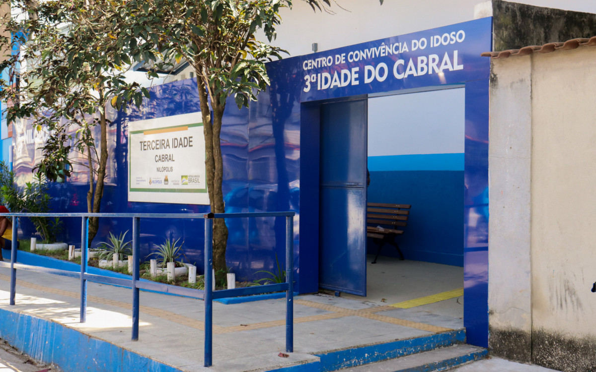 A fachada do Clube foi feita de material de alum&iacute;nio composto. A rampa ganhou piso t&aacute;til para auxiliar na mobilidade das pessoas deficientes visuais