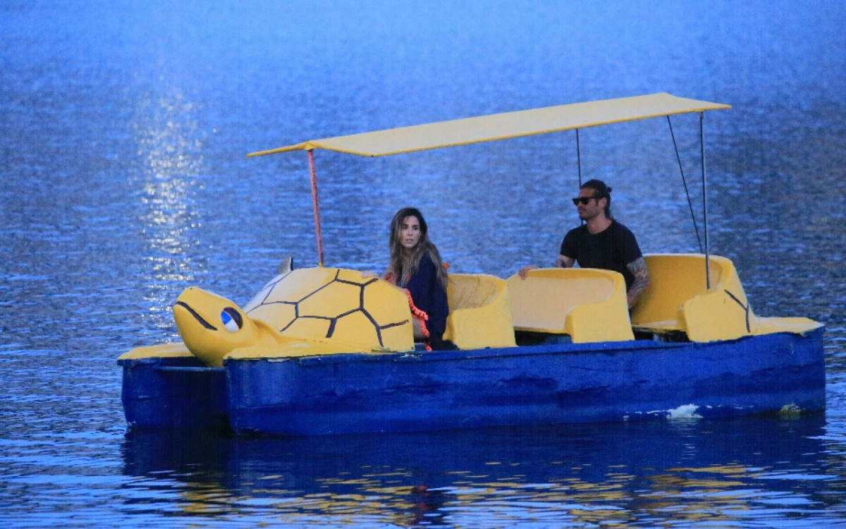 Wanessa Camargo curte passeio de pedalinho com Dado Dolabella e o filho
