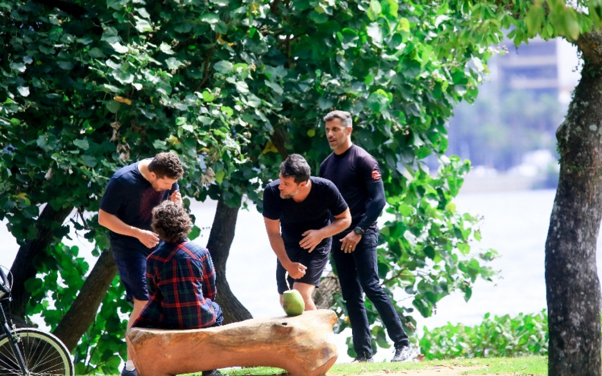 Thiago Fragoso e Rodrigo Lombardi gravaram cena de briga na Lagoa