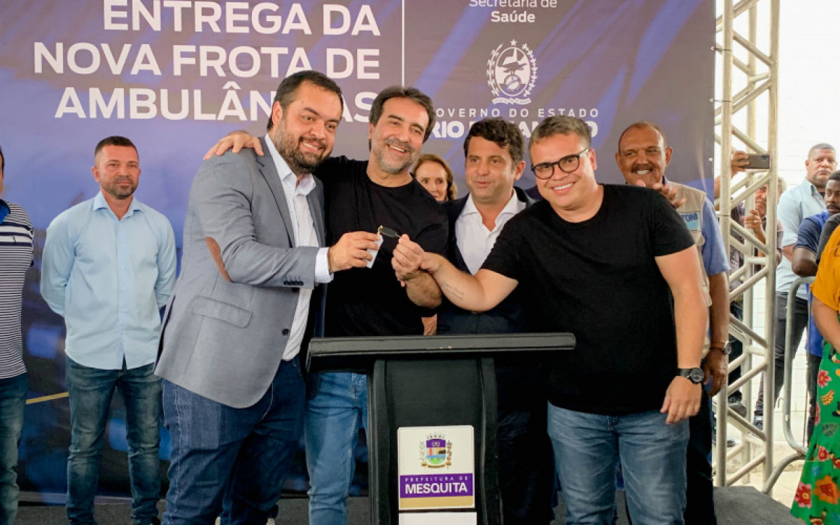 Governador Cl&aacute;udio Castro fez a entrega dos ve&iacute;culos no fim da tarde desta segunda-feira, dia 27, no Pa&ccedil;o Municipal