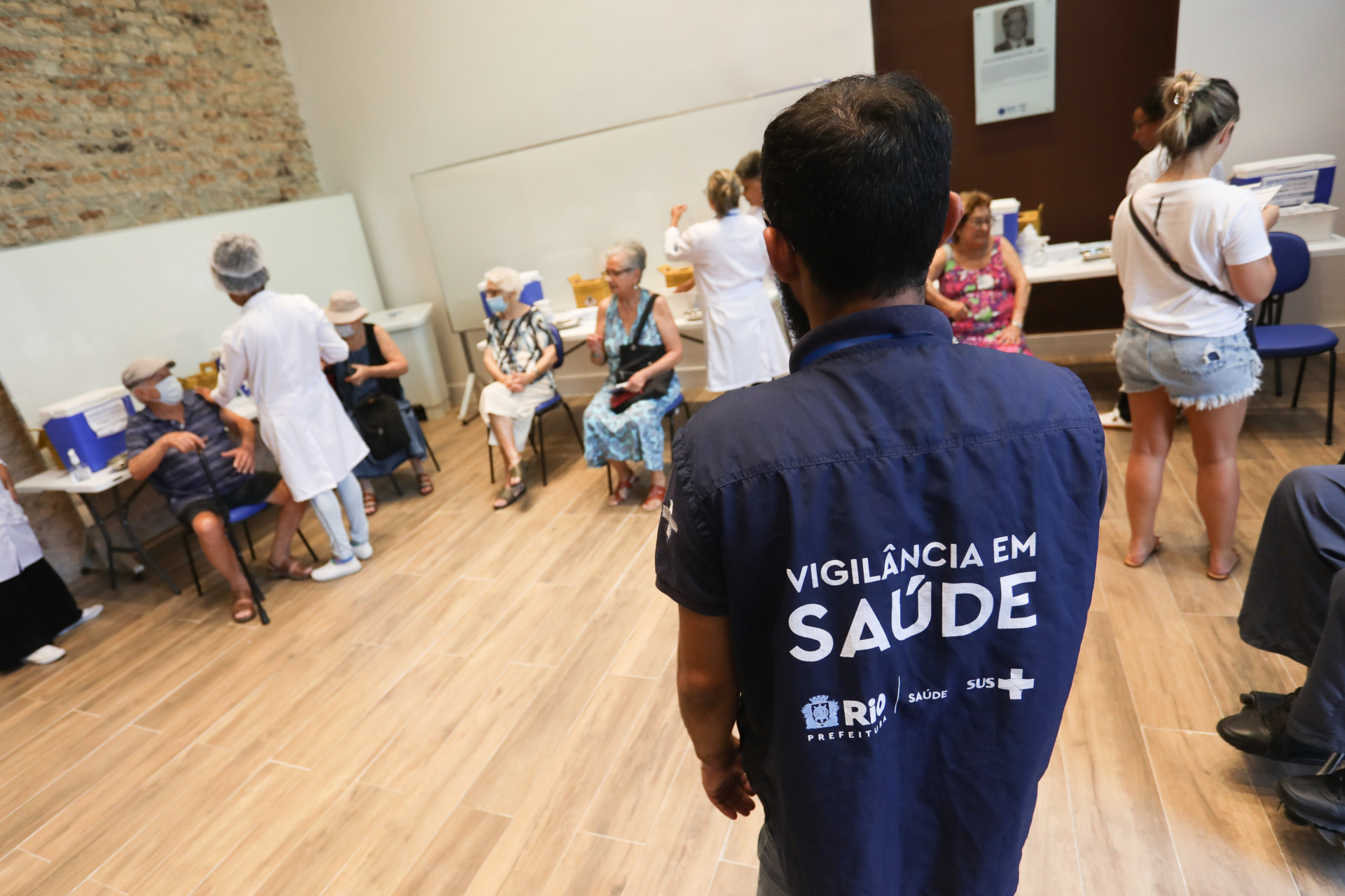 Vacina bivalente contra covid-19 come&ccedil;a a ser aplicada em grupo priorit&aacute;rio no Rio - Pedro Ivo/ Ag&ecirc;ncia O Dia 