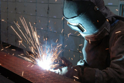 Confiança da Indústria cai 1,1 ponto em fevereiro, afirma FGV