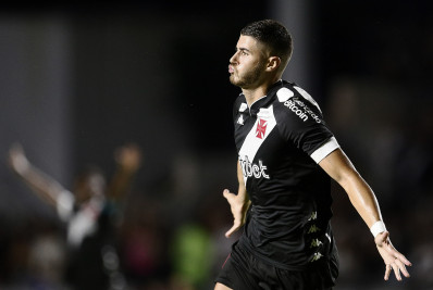 Pedro Raul comemora bom desempenho com a camisa do Vasco em São Januário: 'Match perfeito'