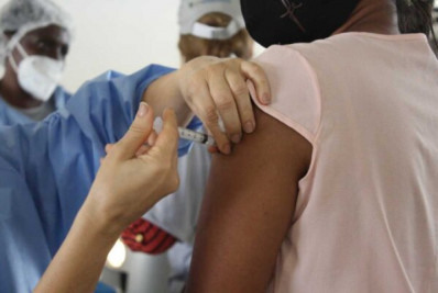 Magé inicia imunização com vacina bivalente contra Covid-19