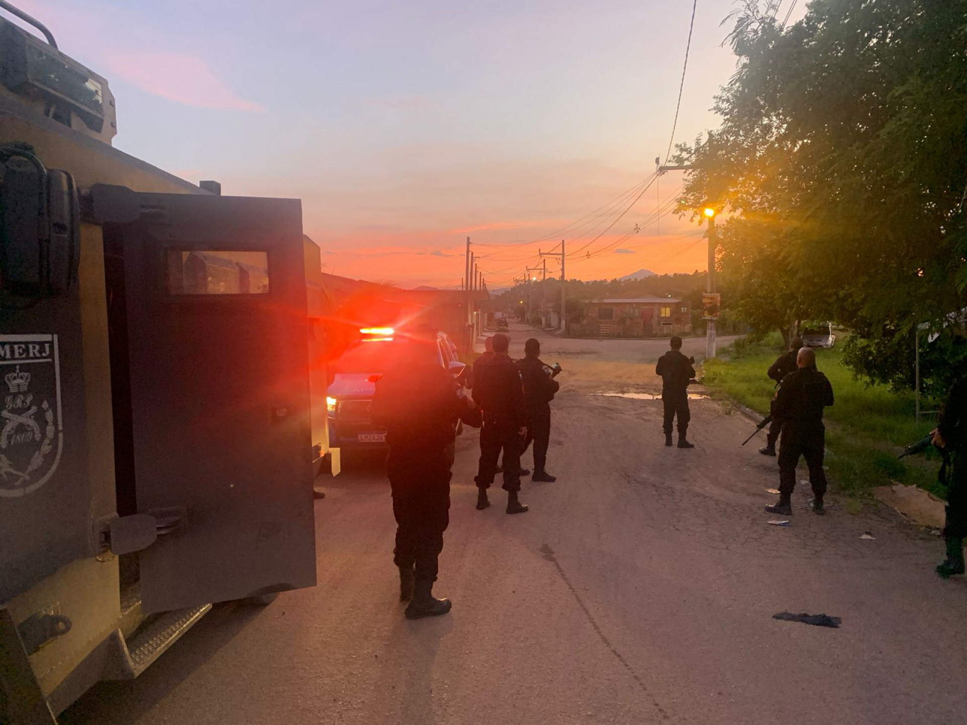 Ação da Polícia Militar em Seropédica, na Baixada - Reprodução