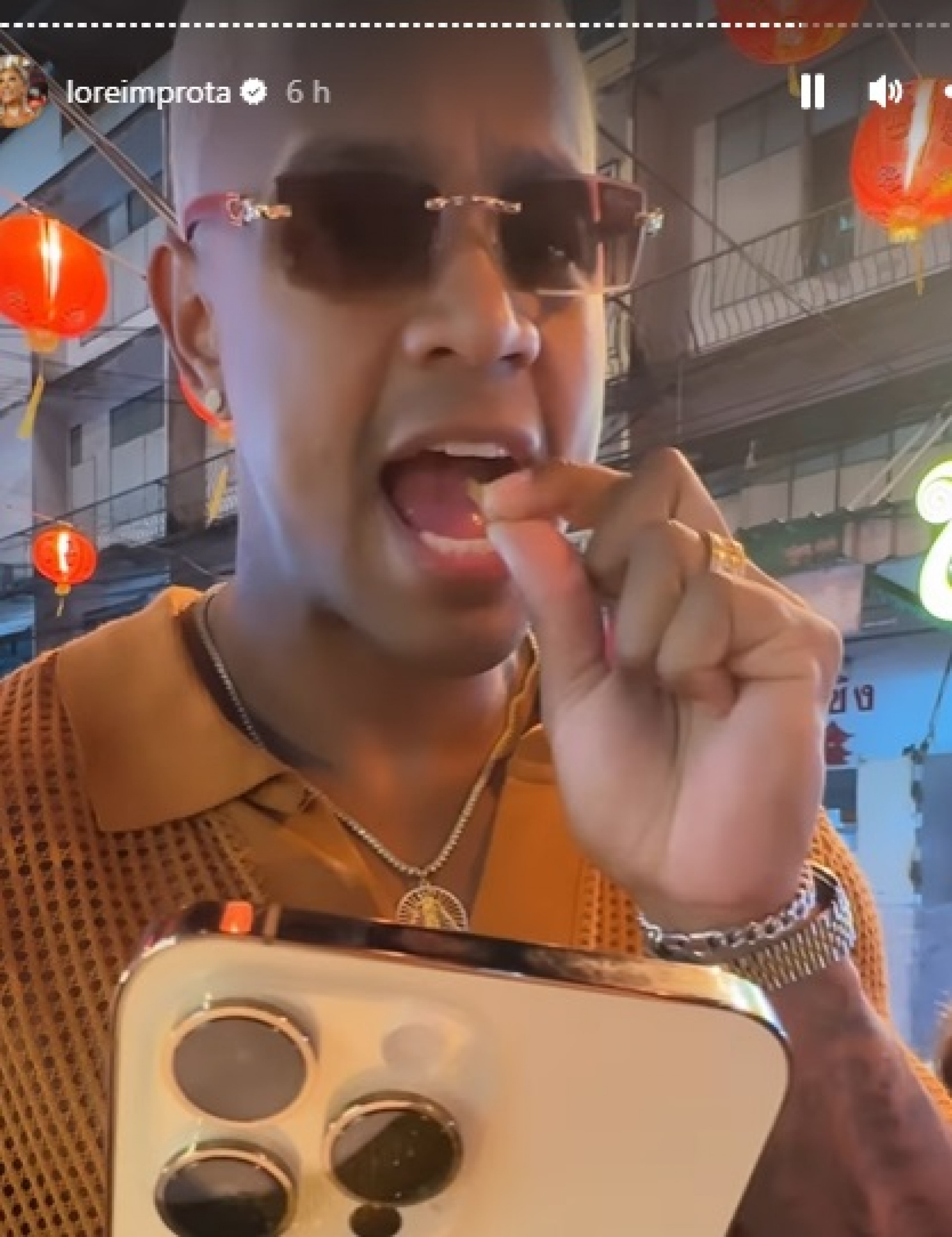 Léo Santana come minhoca durante viagem à Tailândia - Reprodução do Instagram