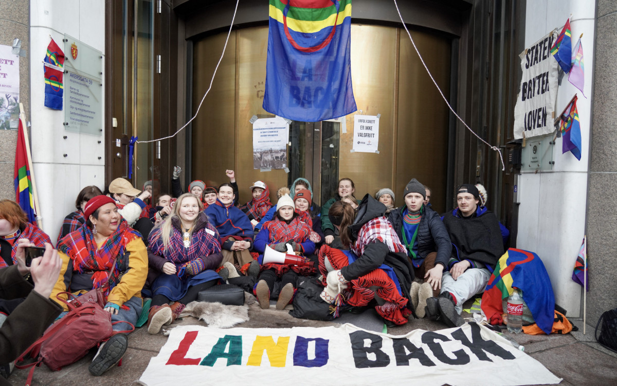 Os militantes pedem a demoli&ccedil;&atilde;o de dois parques e&oacute;licos na regi&atilde;o de Fosen, no oeste da Noruega - AFP