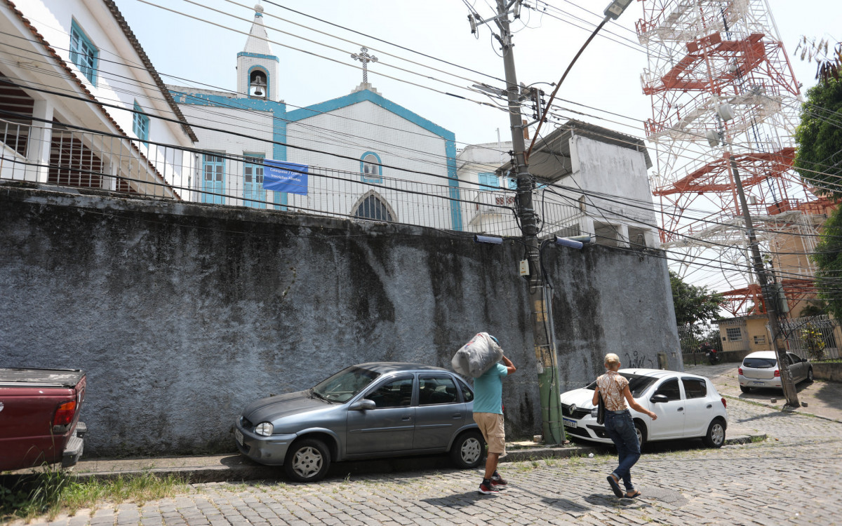 PAUTA ESPECIAL - O guia tur&iacute;stico Cosme, morador e guia no morro da Provid&ecirc;ncia faz passeios tur&iacute;sticos pelo morro atrav&eacute;s do Rol&eacute; dos Favelados. 