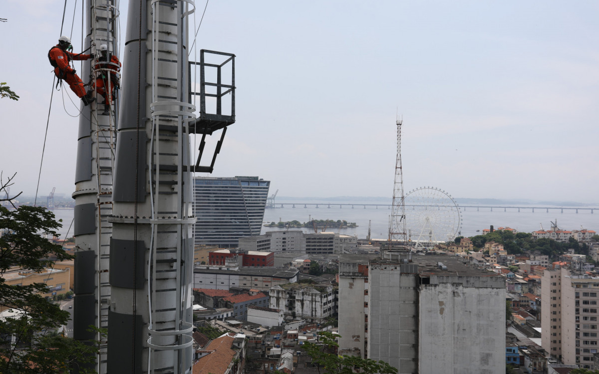 PAUTA ESPECIAL - O guia tur&iacute;stico Cosme, morador e guia no morro da Provid&ecirc;ncia faz passeios tur&iacute;sticos pelo morro atrav&eacute;s do Rol&eacute; dos Favelados. 