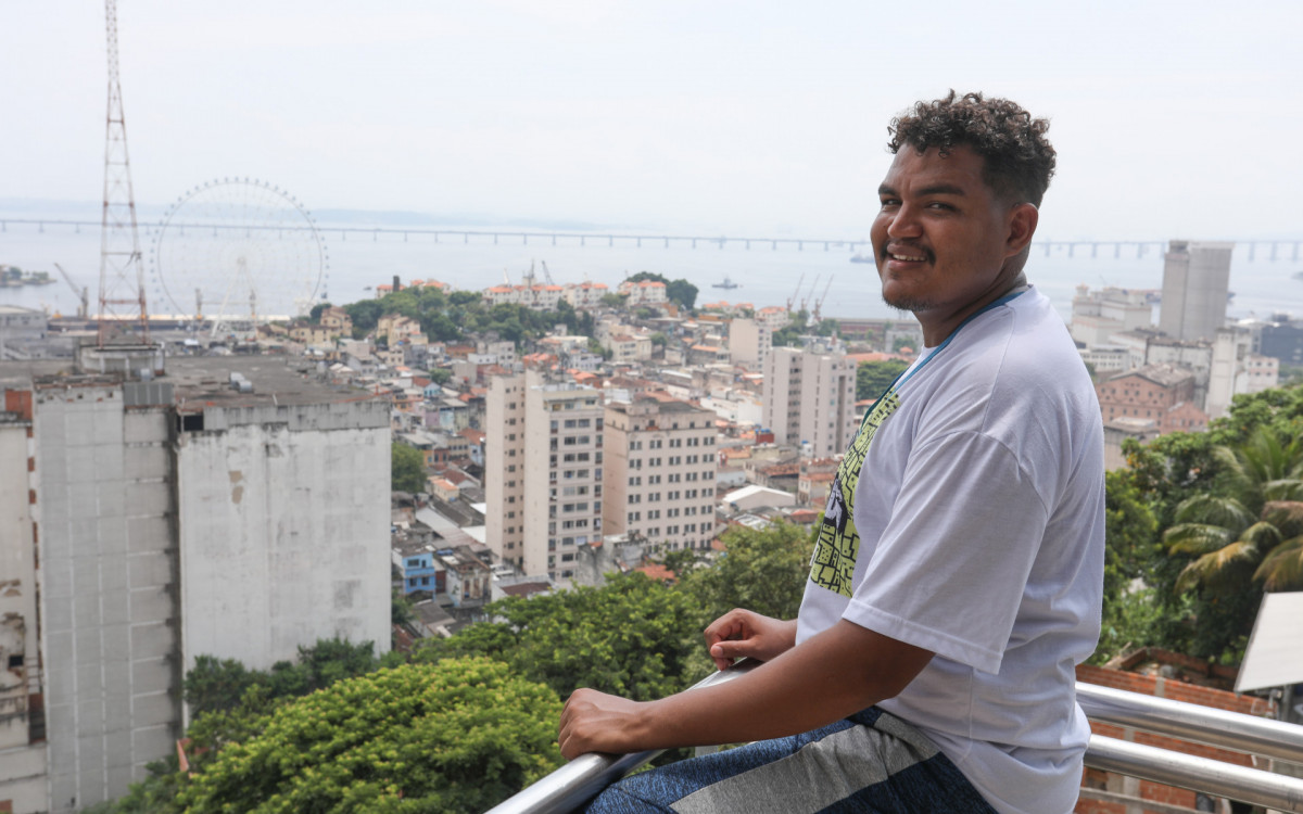PAUTA ESPECIAL - O guia tur&iacute;stico Cosme, morador e guia no morro da Provid&ecirc;ncia faz passeios tur&iacute;sticos pelo morro atrav&eacute;s do Rol&eacute; dos Favelados. 
