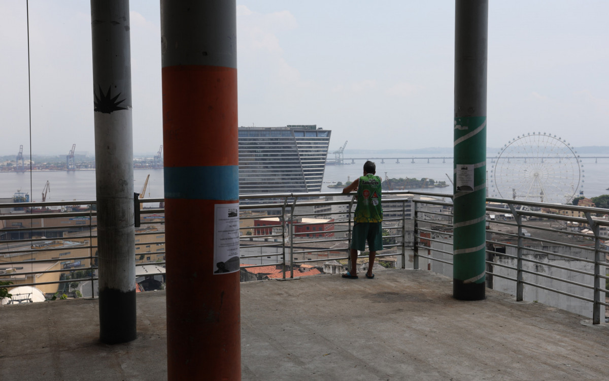 PAUTA ESPECIAL - O guia tur&iacute;stico Cosme, morador e guia no morro da Provid&ecirc;ncia faz passeios tur&iacute;sticos pelo morro atrav&eacute;s do Rol&eacute; dos Favelados. 