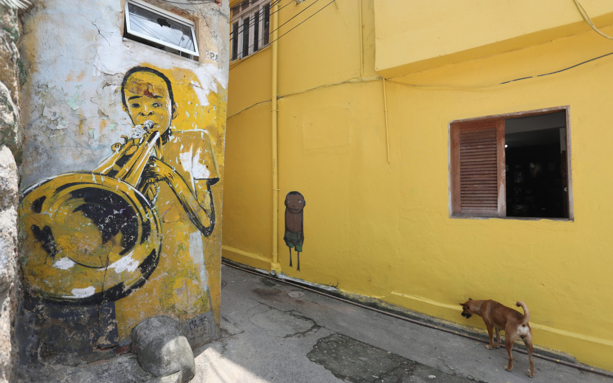 PAUTA ESPECIAL - O guia tur&iacute;stico Cosme, morador e guia no morro da Provid&ecirc;ncia faz passeios tur&iacute;sticos pelo morro atrav&eacute;s do Rol&eacute; dos Favelados. 