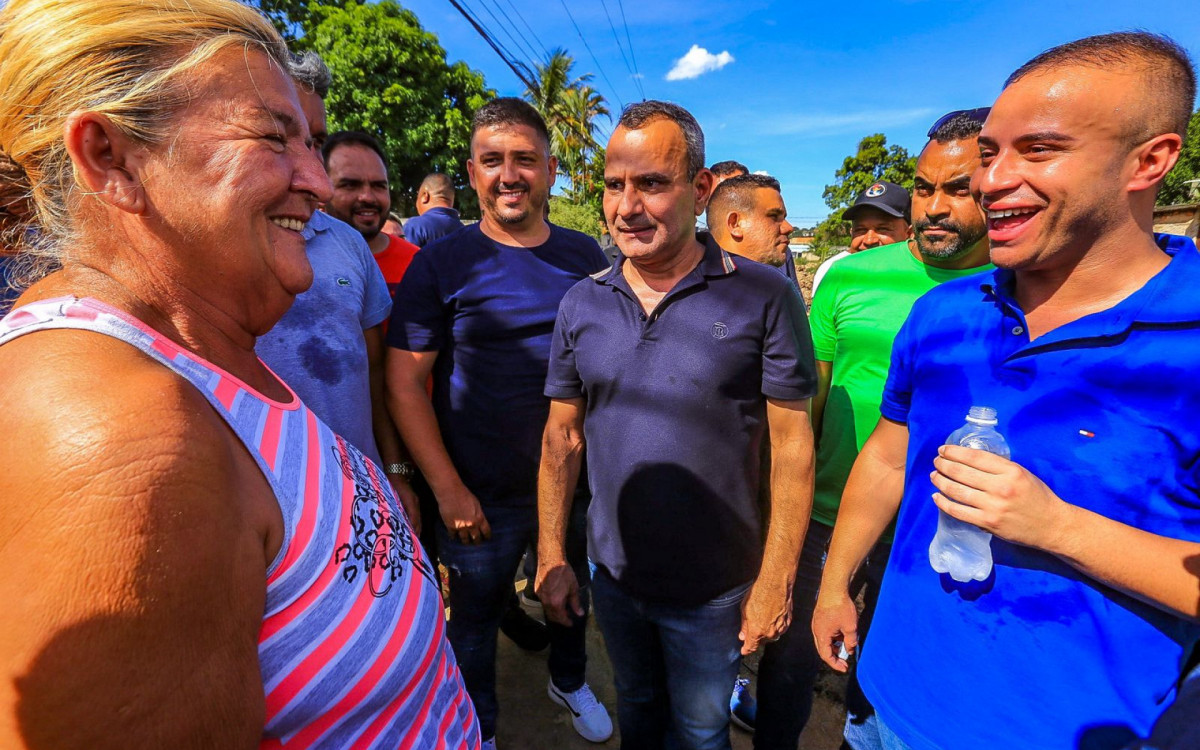 Waguinho conversou com moradores mostrando os benef&iacute;cios que o bairro ir&aacute; receber