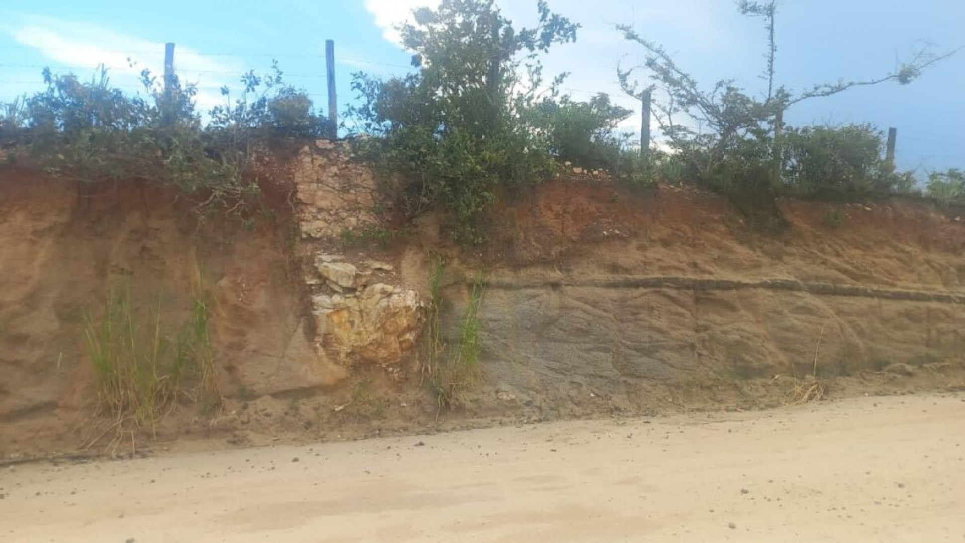 E agora vai novamente revolucionar com o tombamento desse achado geol&oacute;gico fant&aacute;stico feito pela Prof. K&aacute;tia Mansur". - Ludimila Lopes (RC24h)