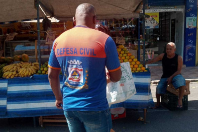Equipe técnica da Defesa Civil levou orientações preventivas para feira livre de Edson Passos