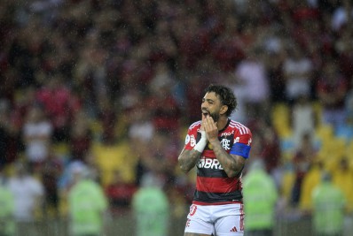 Gabigol vê bom jogo do Flamengo e fala em 'juntar os cacos' após vice na Recopa