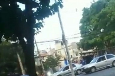 Confronto entre PMs e suspeitos termina com homem baleado em Manguinhos