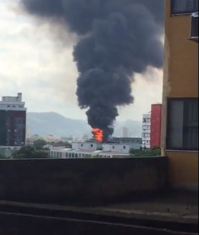 Um incêndio grande atingiu a CSN (Companhia Siderúrgica Nacional