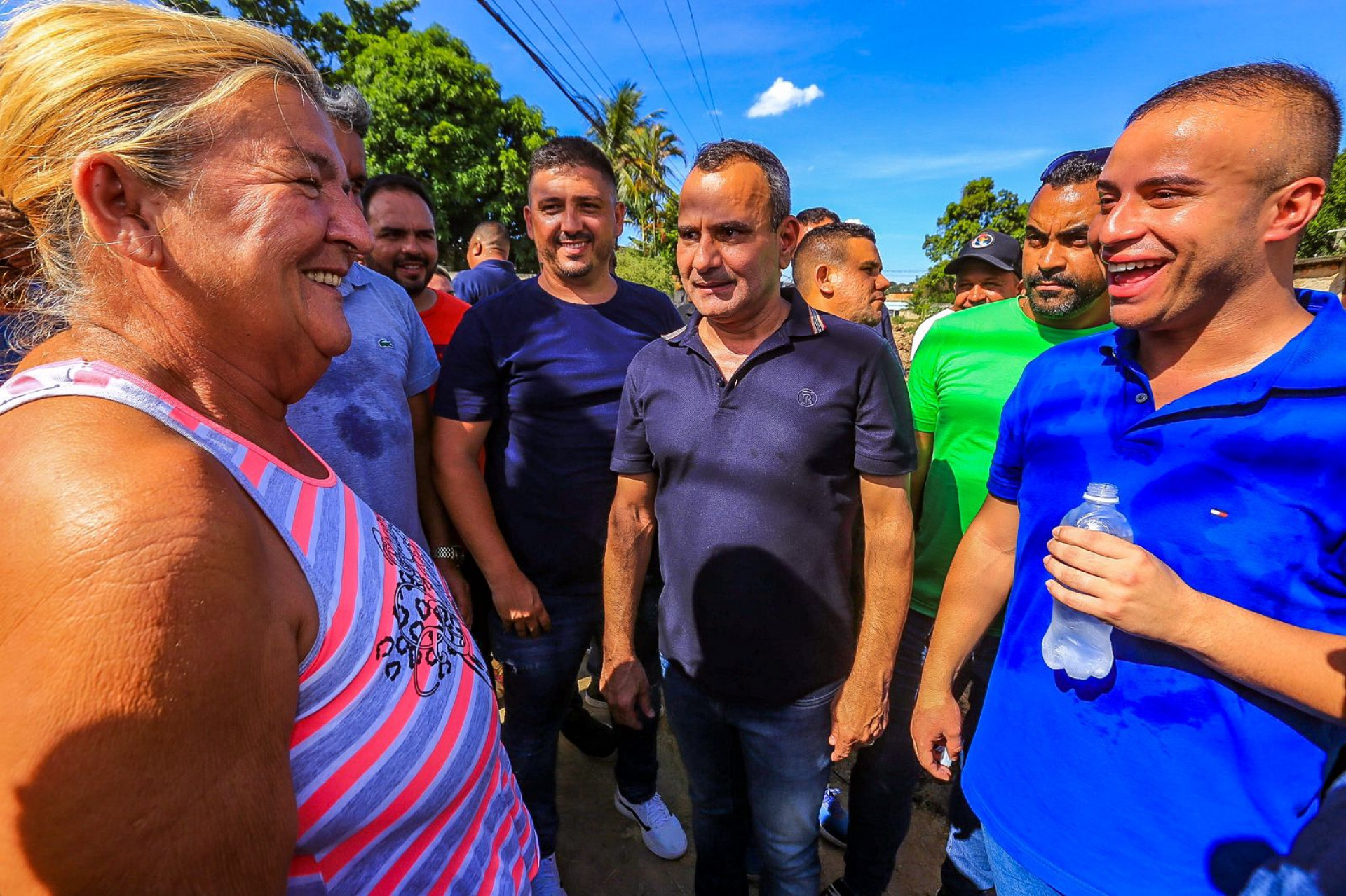 Waguinho conversou com moradores mostrando os benef&iacute;cios que o bairro ir&aacute; receber - Rafael Barreto / PMBR