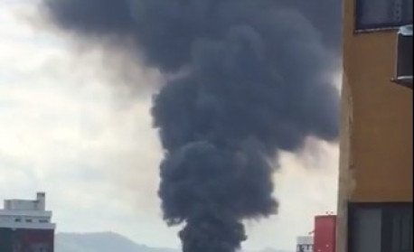 Incêndio atinge galpão da Companhia Siderúrgica Nacional em Volta Redonda, Rio de Janeiro