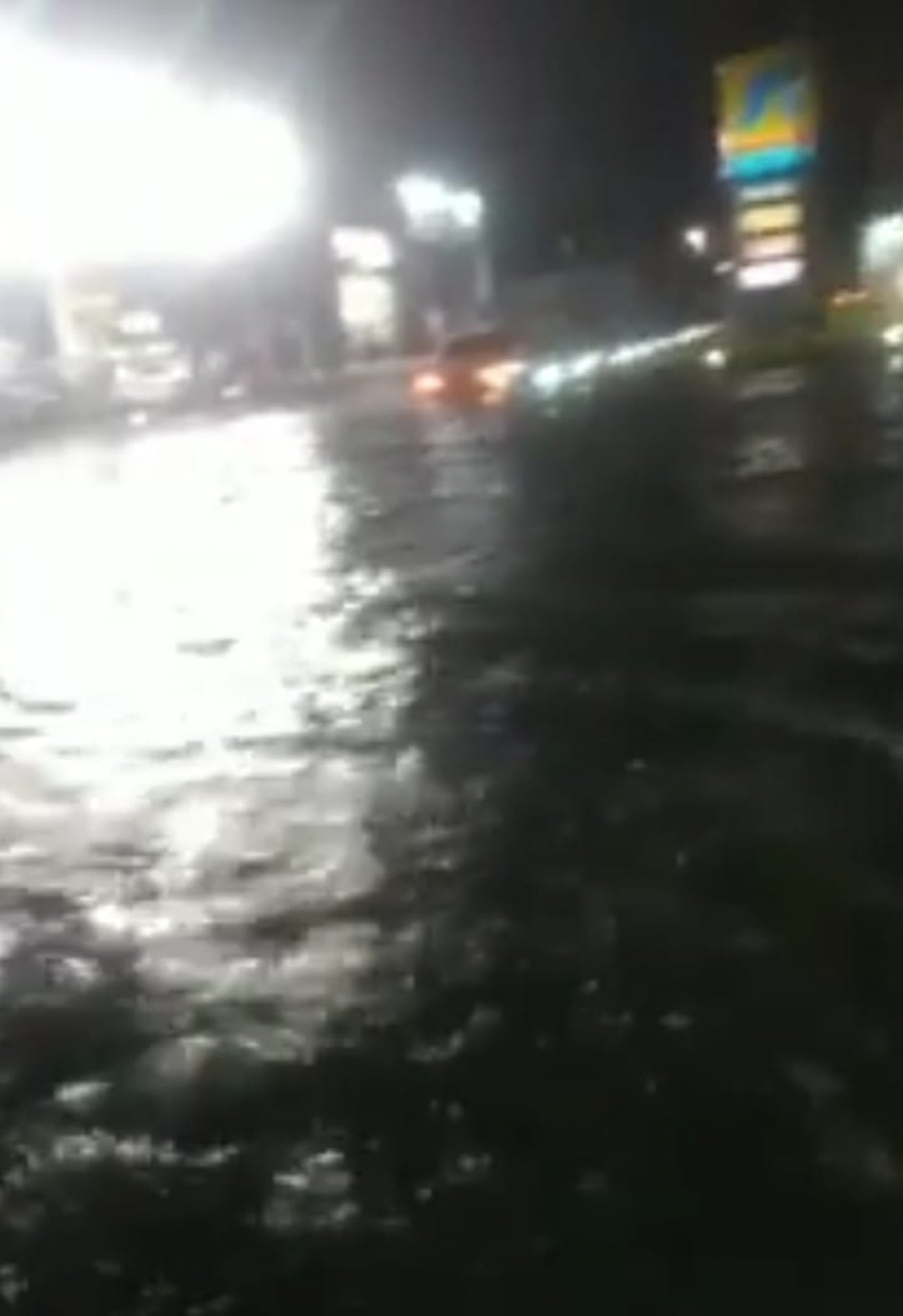 Alagamento de ruas bairro da Ribeira. - Divulga&ccedil;&atilde;o/rede social