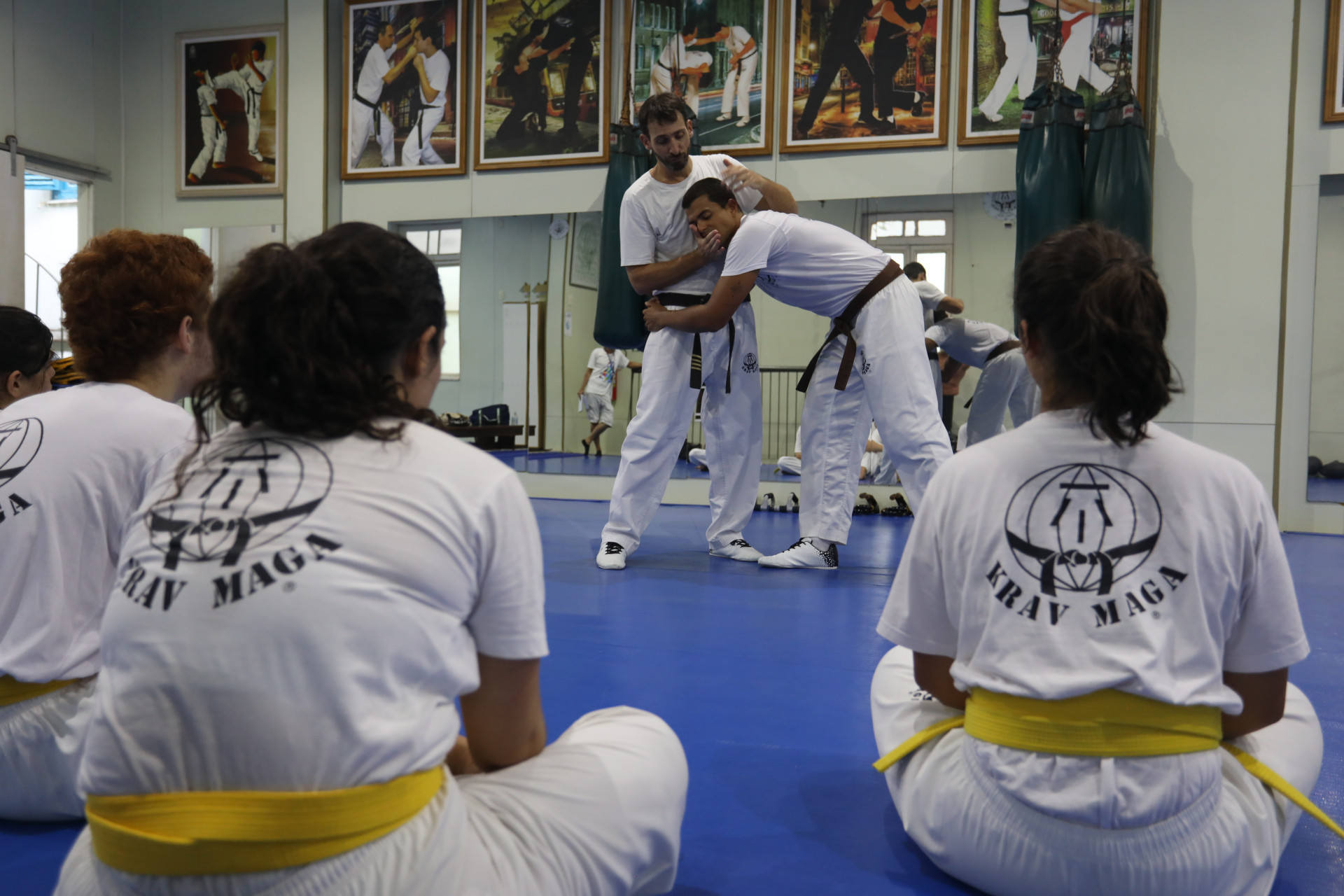Krav Maga. Aula na academia Top Defense, em Botafogo - Pedro Ivo / Ag&ecirc;ncia O Dia
