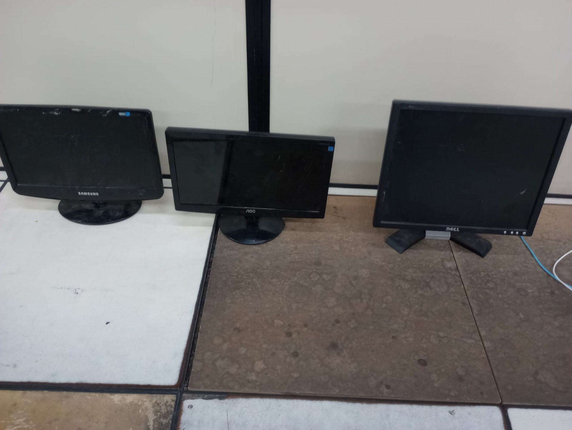 Monitores foram apreendidos pelos agentes durante a ação - Divulgação / PMERJ