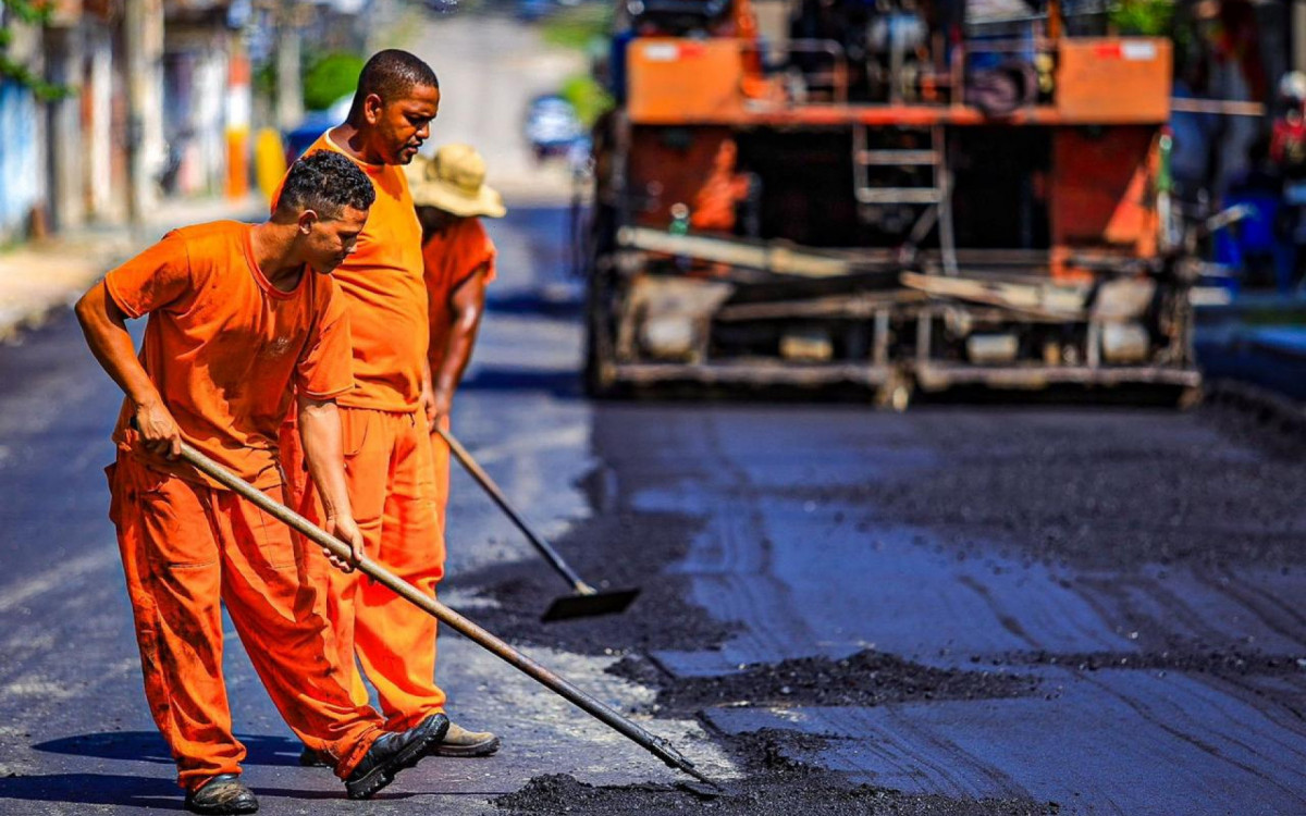 As ruas est&atilde;o recebendo asfalto de qualidade para melhorar a qualidade de vida da popula&ccedil;&atilde;o