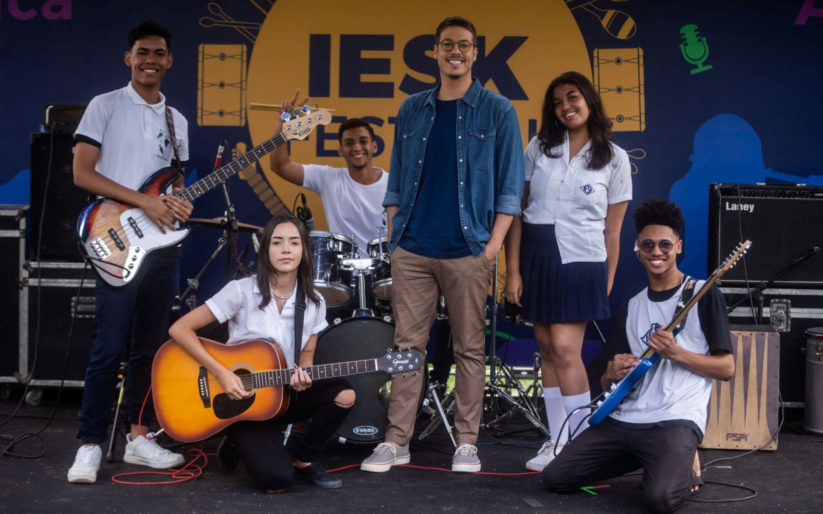 O ator F&aacute;bio Porchat apresenta o Desafio das Escolas no Canal Futura. O humorista visitou as unidades para conhecer os projetos propostos pelos alunos