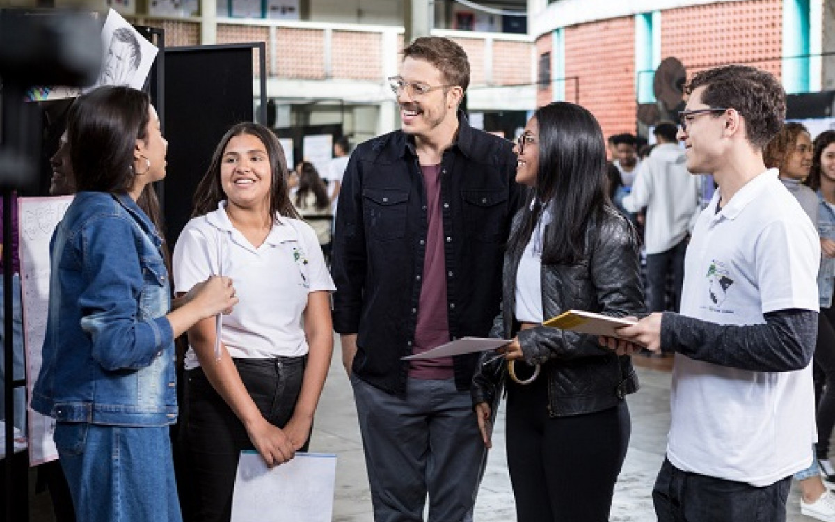 O ator F&aacute;bio Porchat apresenta o Desafio das Escolas no Canal Futura. O humorista visitou as unidades para conhecer os projetos propostos pelos alunos