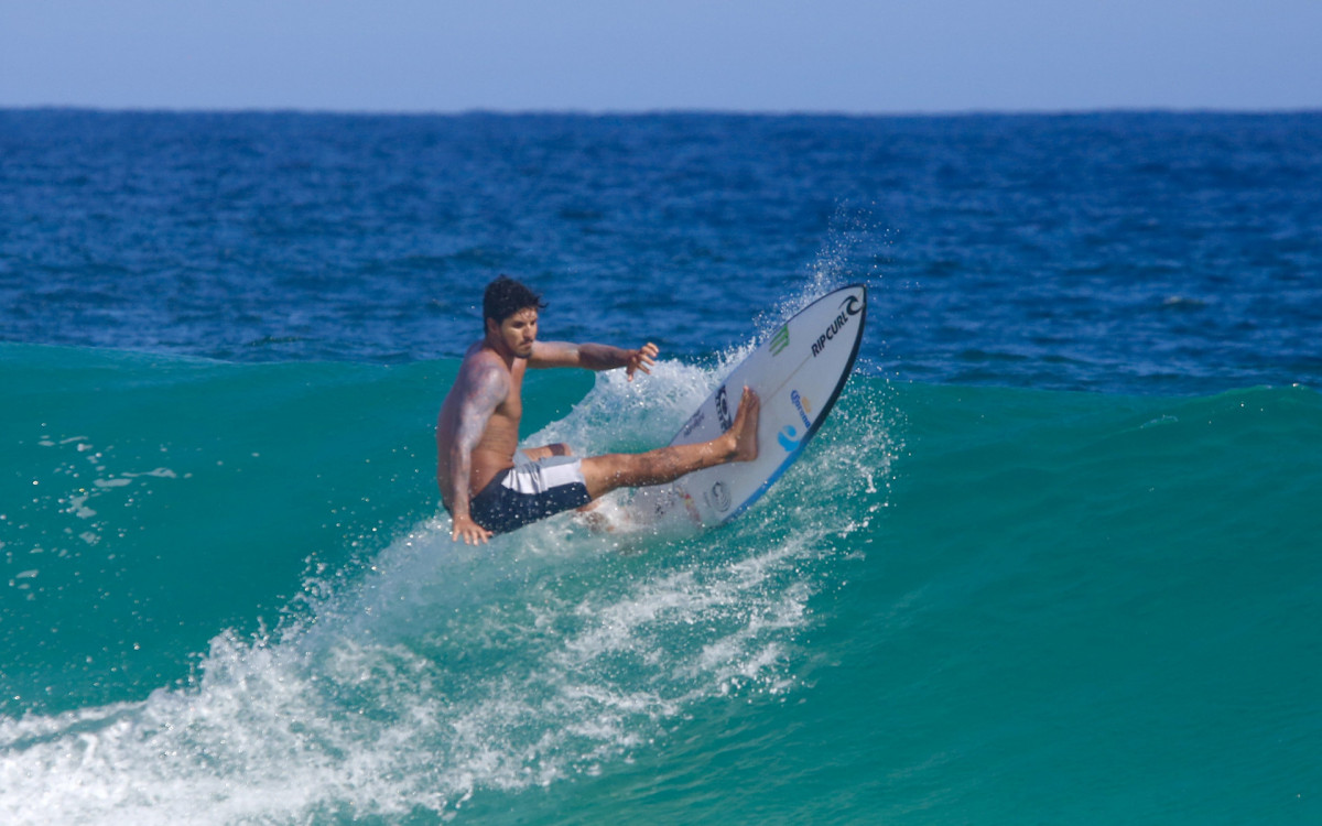 Gabriel Medina surfou na praia da Barra da Tijuca