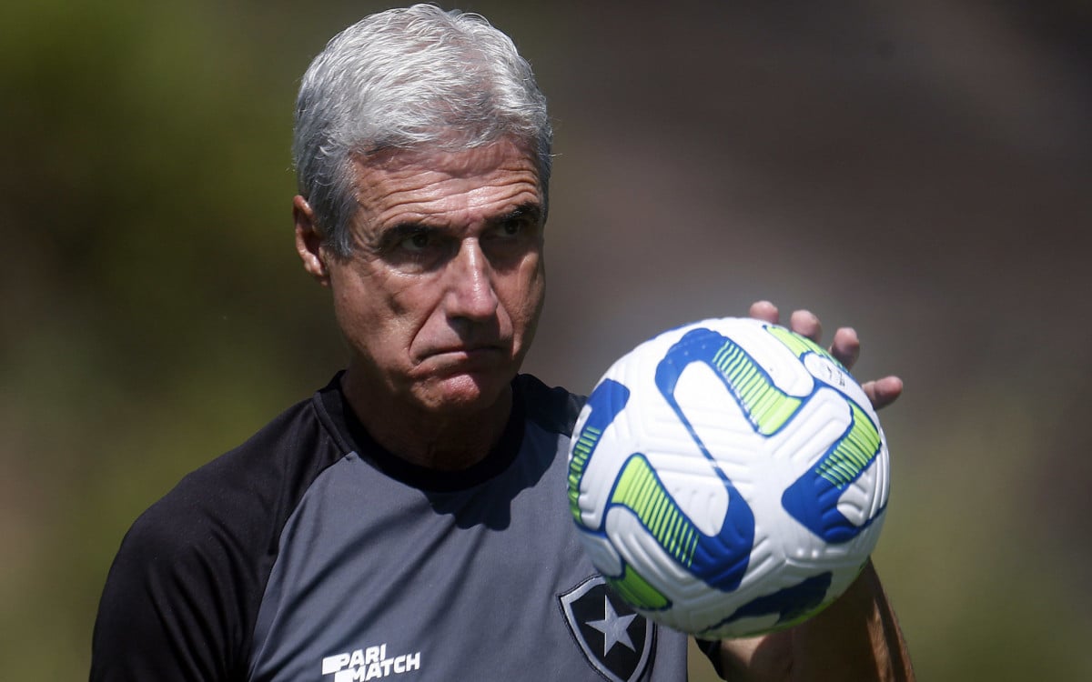 Luís Castro tem missão de levar o Botafogo longe na Copa do Brasil - Vitor Silva/Botafogo