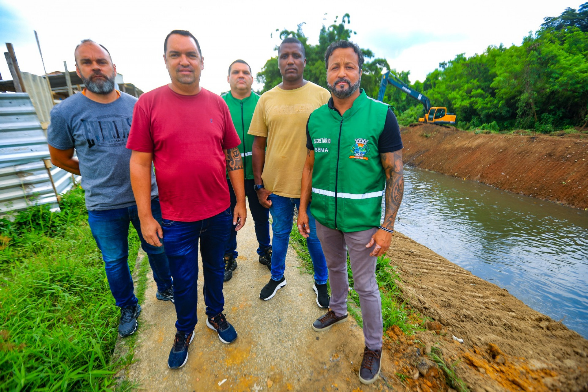 Secret&aacute;rios Alberto Vieira, Paulo S&eacute;rgio e Tuninho Medeiros percorreram as margens do Rio Botas - Rafael Barreto / PMBR