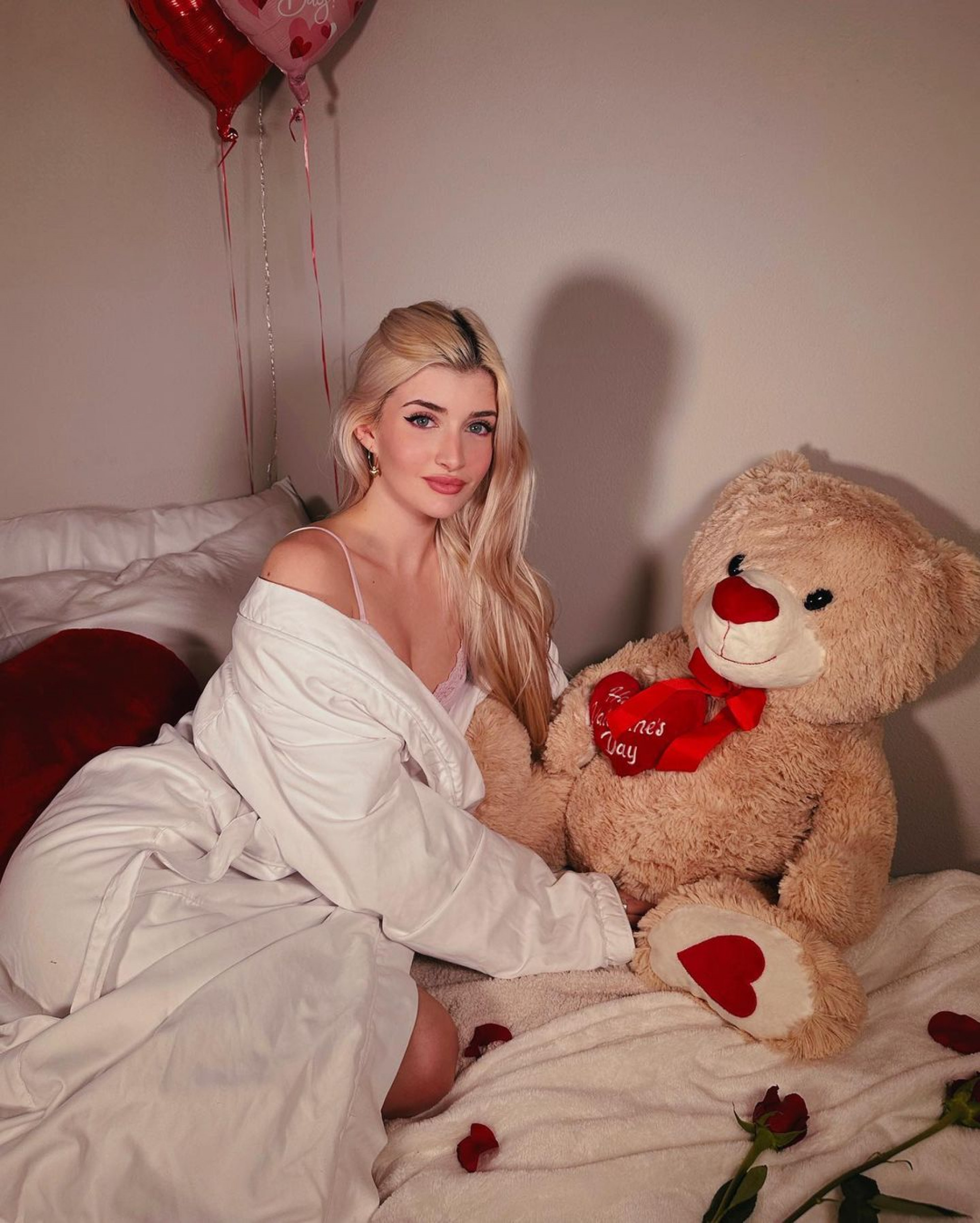 Sami Sheen, filha de Charlie Sheen e Denise Richards, faz sucesso com fotos sensuais na plataforma de conteúdo adulto Onlyfans - Reprodução Internet