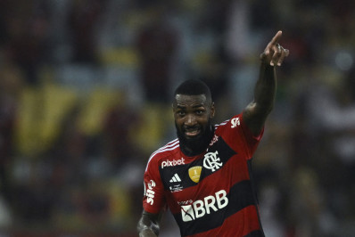 Flamengo: Gerson deixa o Maracanã com bolsa de gelo no tornozelo, mas tranquiliza a torcida