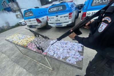 PM prende dois suspeitos por tráfico de drogas na Comunidade Chatuba de Mesquita